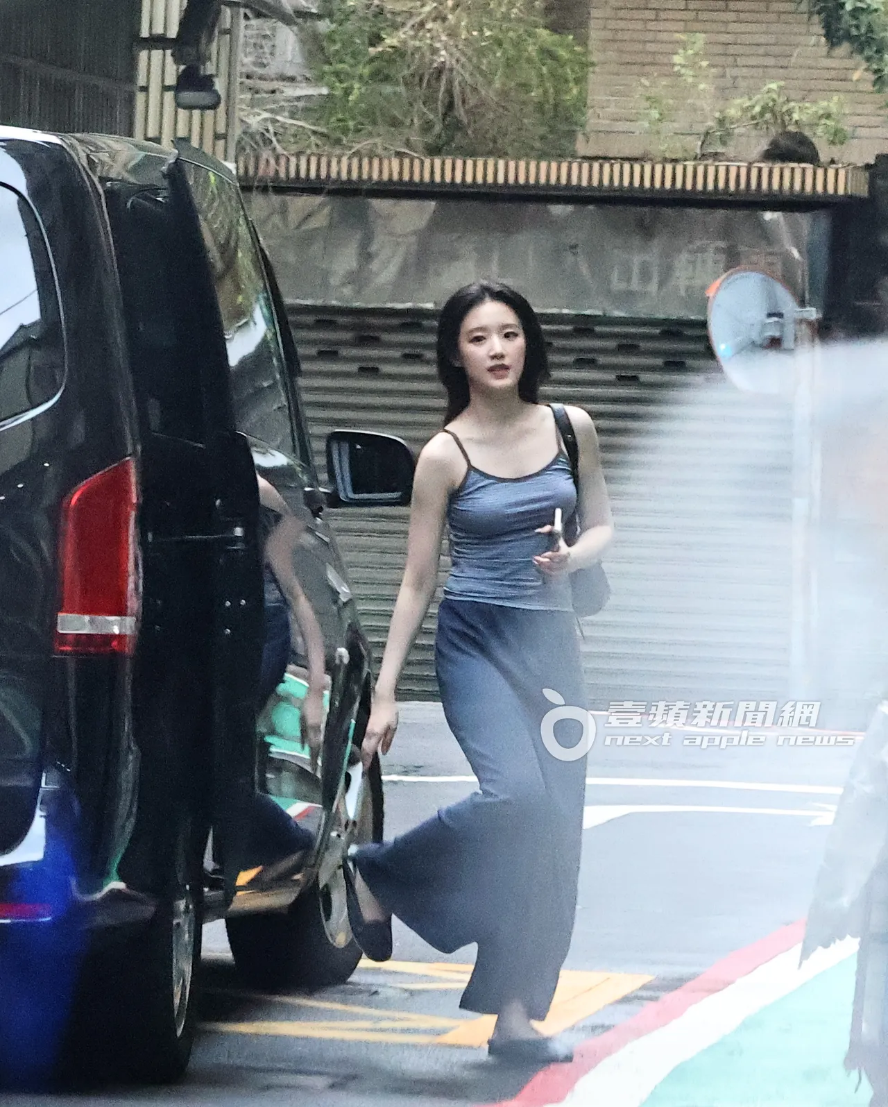 舒華配合台北悶熱天氣,私服輕便清涼。特勤中心攝
