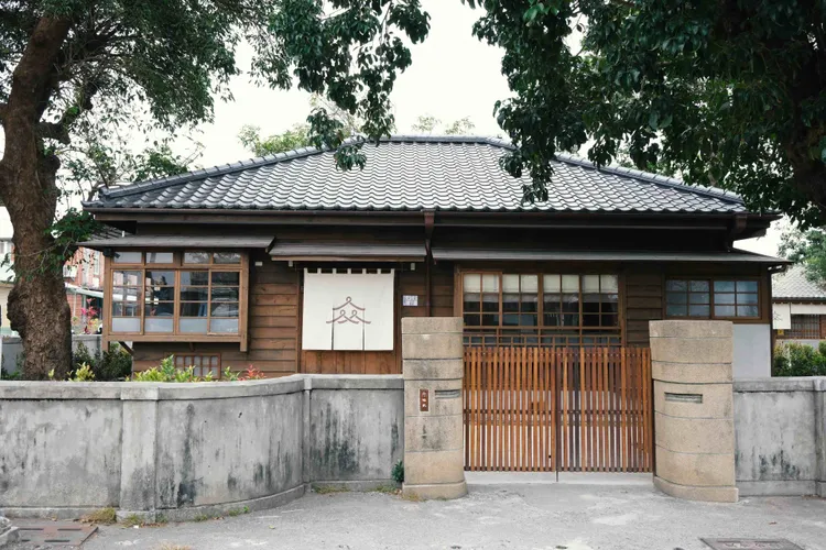 由昭和年間的日式木造宿舍群改建的「寶桑町屋」 ，展現復古和風的懷舊風韻。雲品國際提供