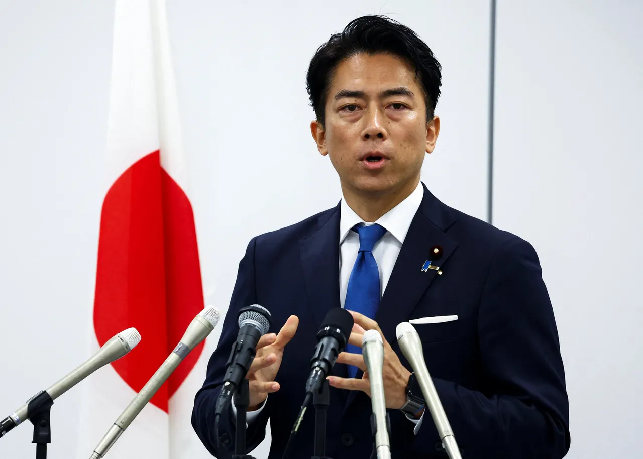 小泉进次郎在参选记者会上宣布拼经济的政见。路透社