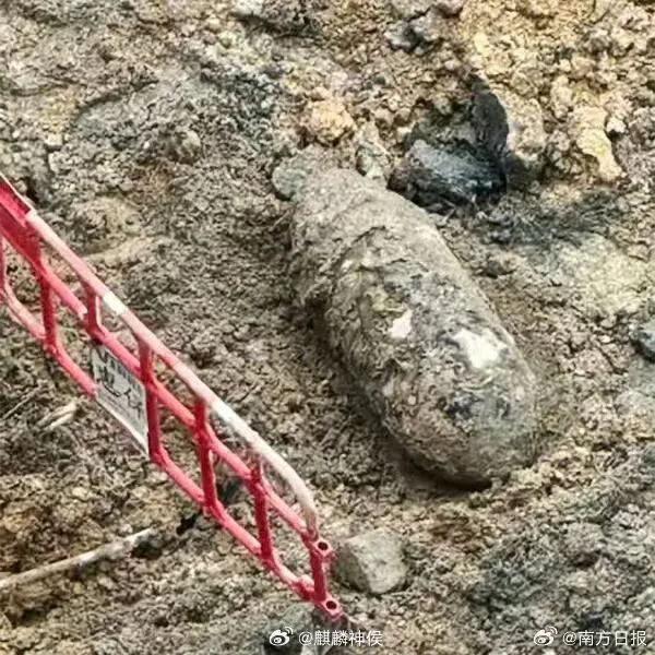 香港工地發現的二戰未爆彈威力強大，當局不敢掉以輕心。翻攝南方日報微博