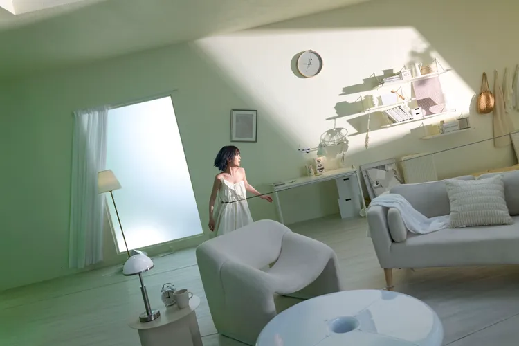 MV打造1：1真實傾斜屋。索尼提供