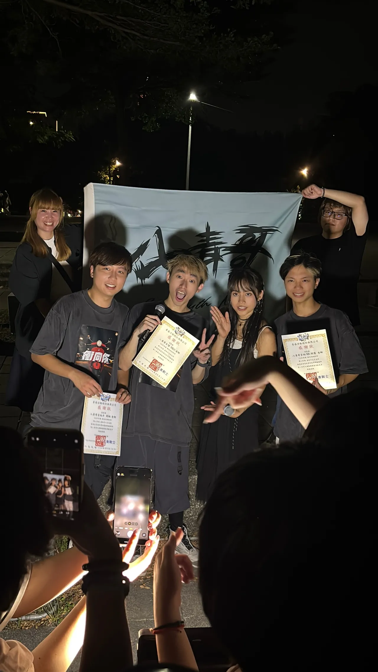 吳汶芳現身為八青哥打氣。青春音樂、馬槽音樂提供
