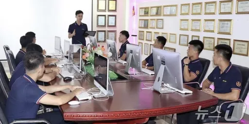 「果粉魂」藏不住?北韓開會清一色用iMac 真相超瞎