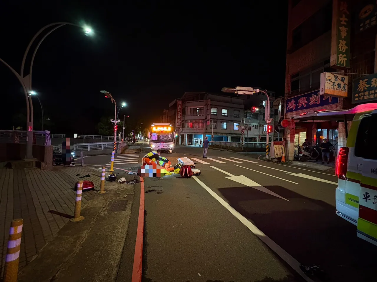 2名男大生共乘机车准备去打撞球,途中与国光客运发生车祸双亡。民众提供