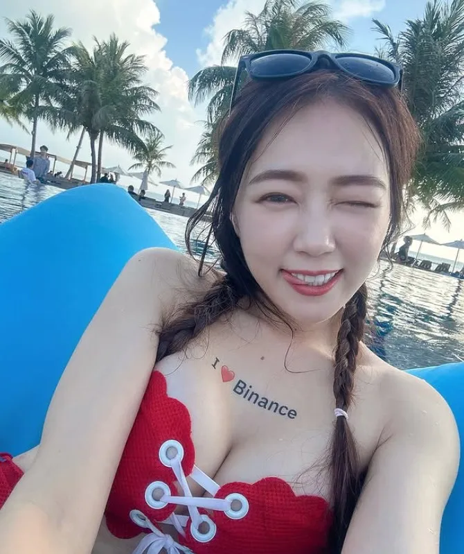 丫頭成功轉型闆娘。翻攝丫頭IG