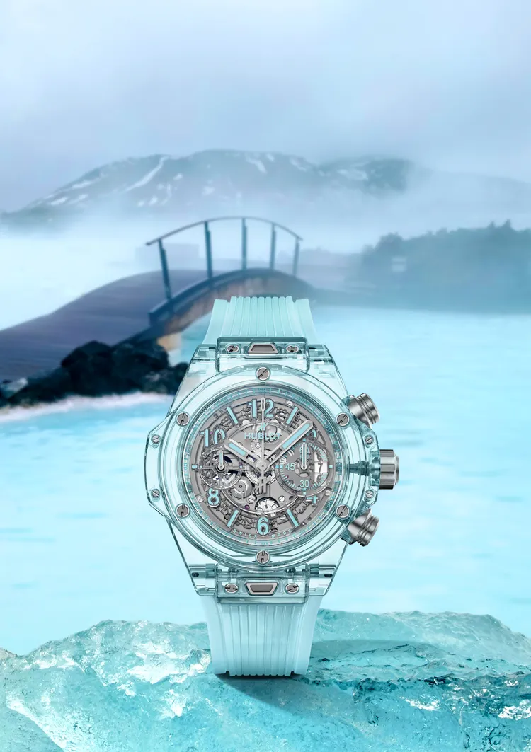 HUBLOT Big Bang Unico湖水藍寶石計時碼錶，44mm，拋光水藍寶石水晶錶殼，拋光透明鏤空錶盤，透明湖水藍內襯橡膠錶帶，MHUB1280 UNICO自製自動上鍊飛返計時機芯，動力儲存72小時，防水深度50米，全球限量50只，445萬7000元。品牌提供
