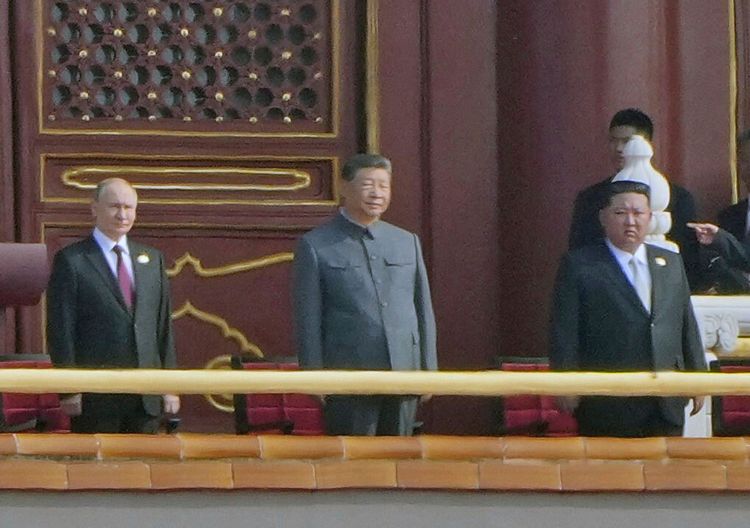習近平、普丁與金正恩同框慶勝利　川普不爽了：你們在密謀對付美國