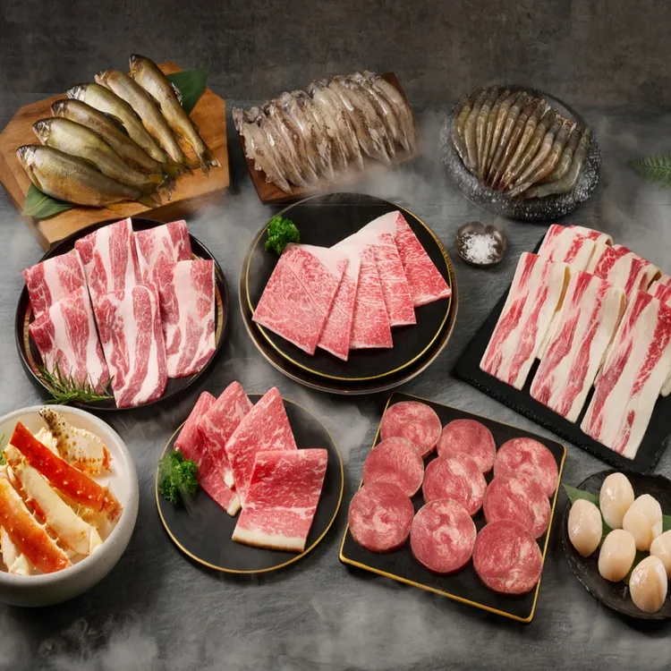 究極海陸澎湃組能品嚐三大和牛，搭配北海道干貝與帝王蟹腳，主打升級不加價。王品集團提供