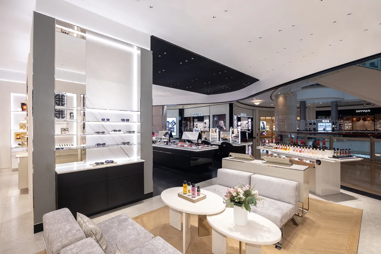 DIOR台北101美妆旗舰店太阳眼镜区。品牌提供