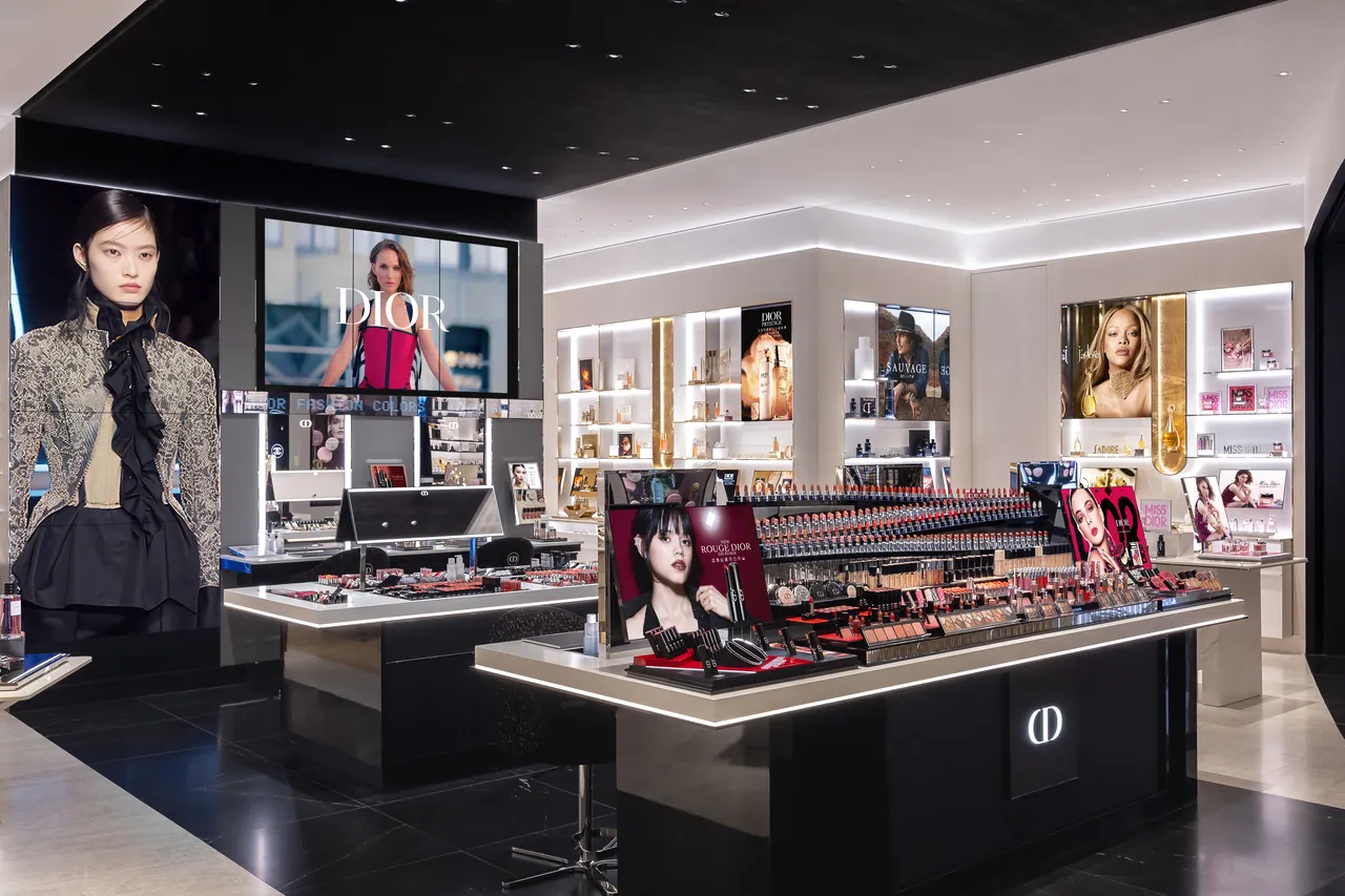 DIOR台北101美妆旗舰店彩妆区。品牌提供