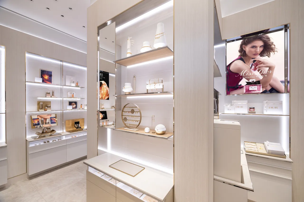 DIOR台北101美妆旗舰店轻珠宝区。品牌提供