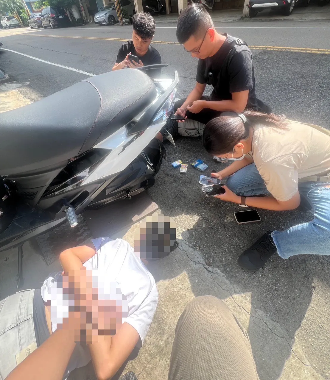 高雄警方在台中、桃园查缉2男2女到案。翻摄画面