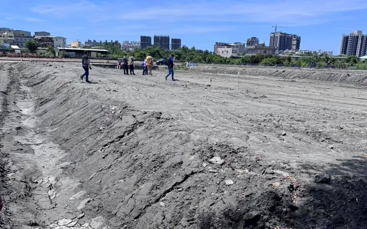 都發局表示，農地堆置土石確定違反農業區分區管制。都發局提供