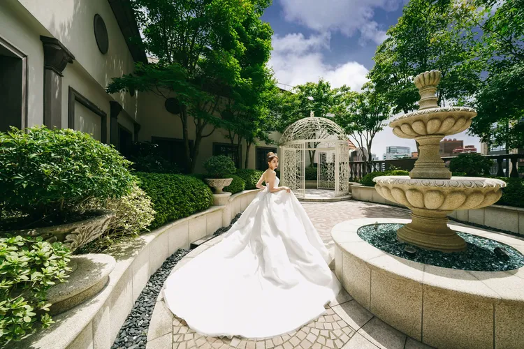 台北文華東方酒店八樓歐式浪漫的「羅芙花園」，提供新人舉辦夢想中浪漫婚禮的絕佳場景。台北文華東方酒店提供