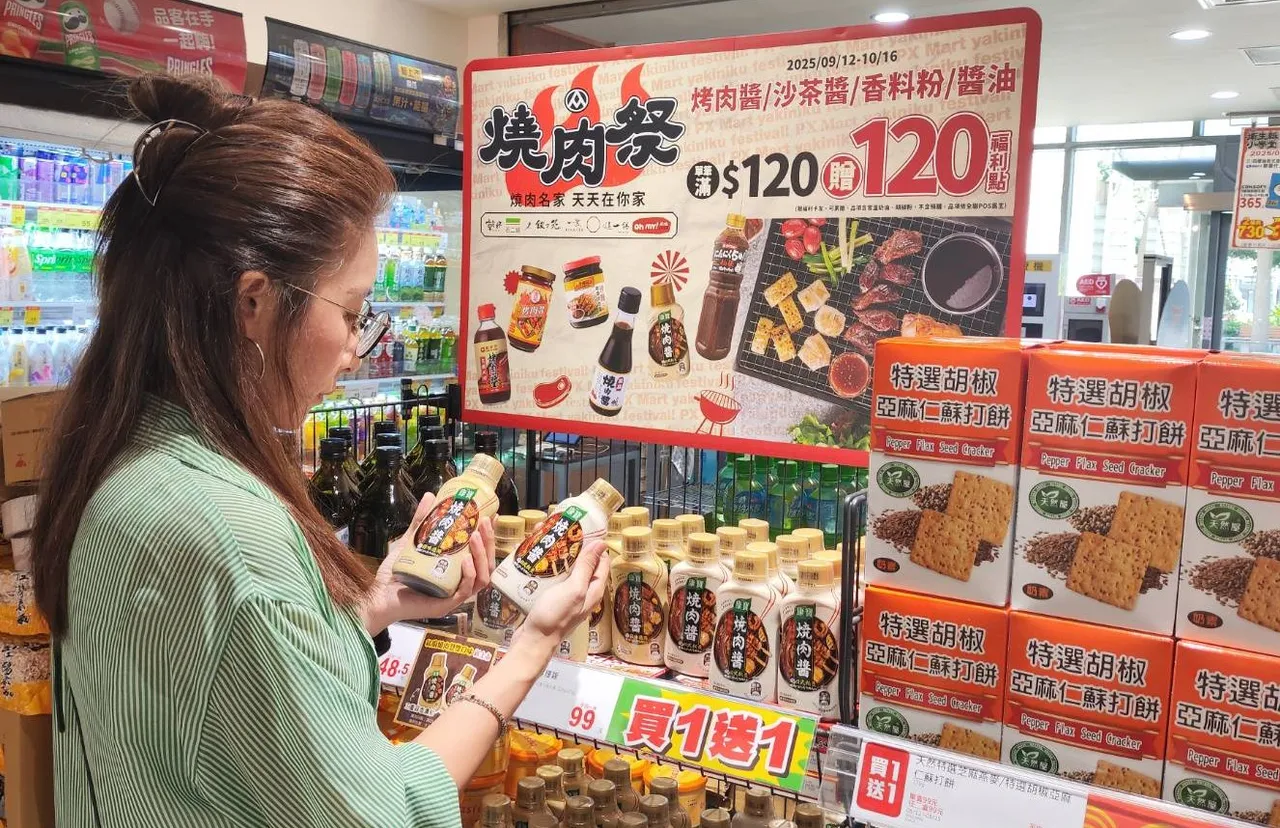 全联出现许多主妇、妈妈前往采买囤货。