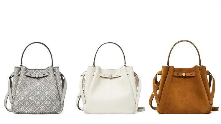 TORY BURCH ROMY T Monogram水桶包（左起）1萬8900、ROMY水桶包1萬8900、ROMY麂皮水桶包1萬9900元。品牌提供