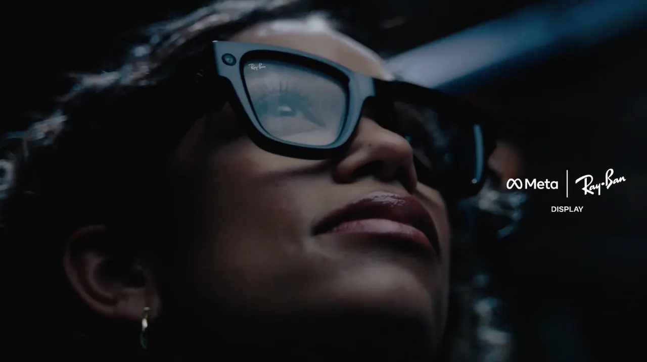 Ray-Ban与Meta联名新款眼镜曝光,内建HUD显示功能,重量约70g较Ray-Ban Meta略重。UploadVR