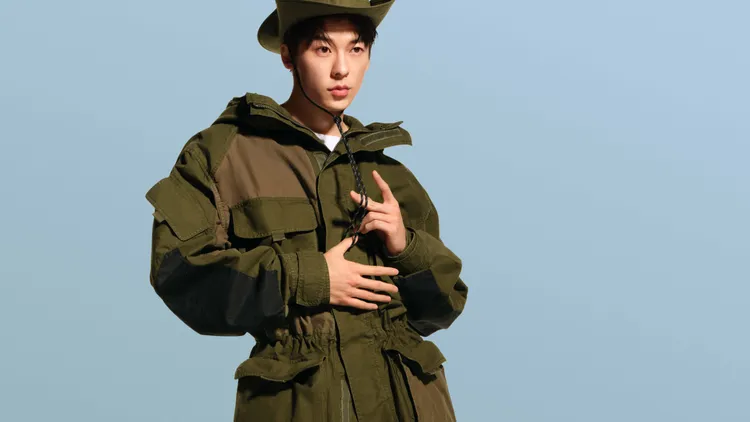 許光漢帥氣演繹戶外風格。品牌提供