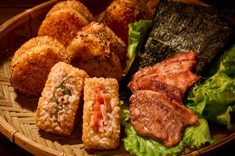 今年中秋「荷卡料理所」烤飯糰系列成為團聚時刻的驚喜亮點。業者提供