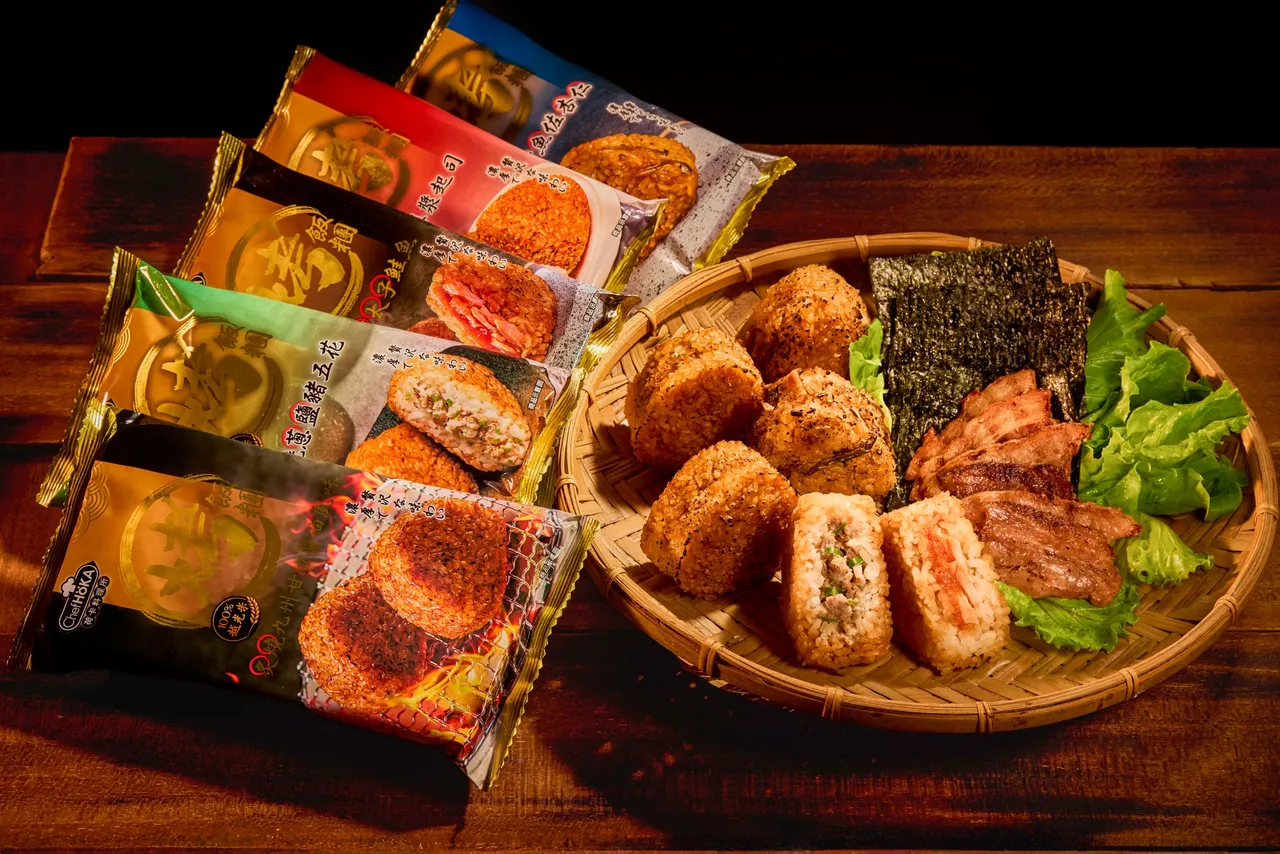 「荷卡料理所」烤飯糰系列共推出五種口味,橫跨經典到創新,搶攻年輕世代各族群的味蕾偏好。業者提供