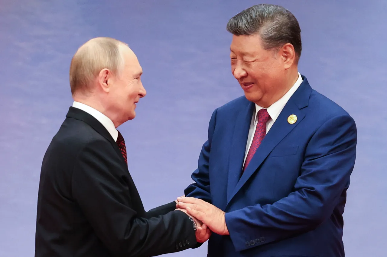 中国国家主席习近平(右)热情欢迎俄罗斯总统普丁。美联社