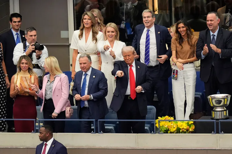 川普一行人高調出席美網男單決賽。美聯社