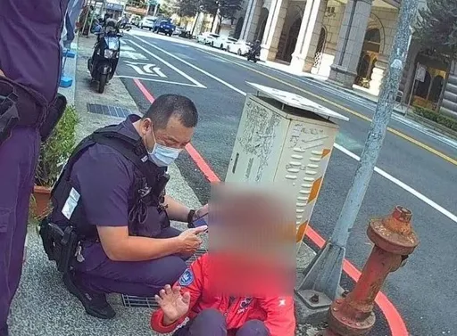 婦人血糖低路倒 蘆竹暖警送含糖飲料解圍