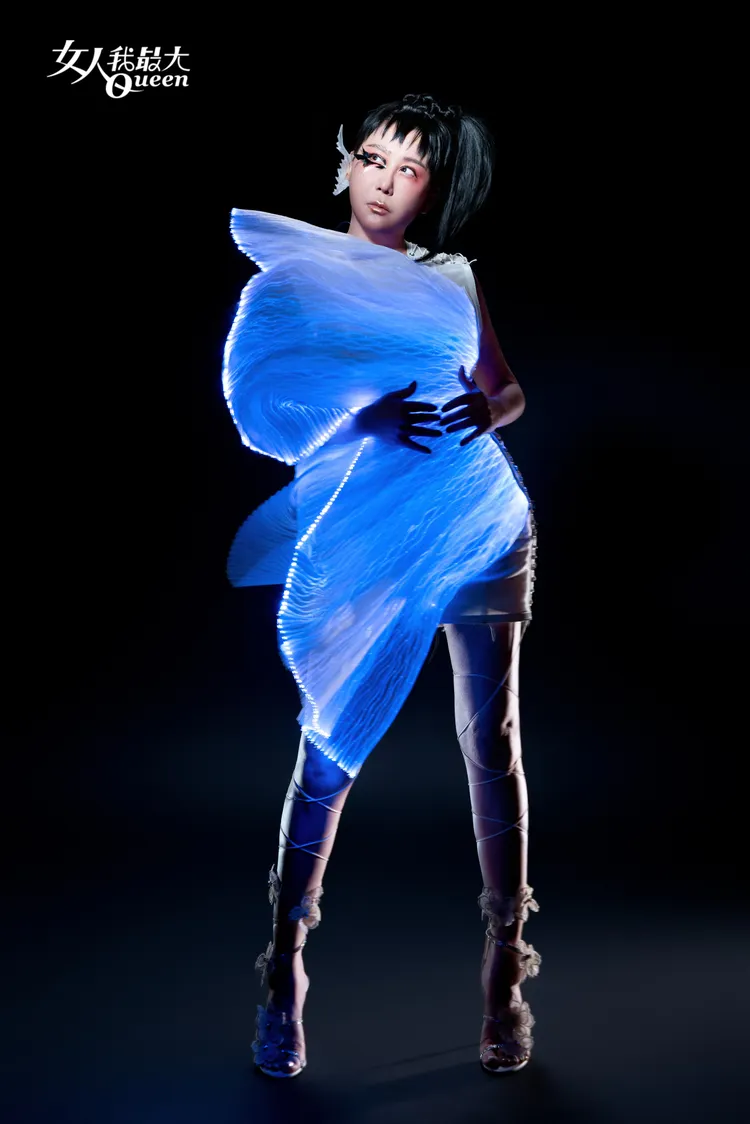 藍心湄拍照展現百變而前衛的風格。女人我最大提供
