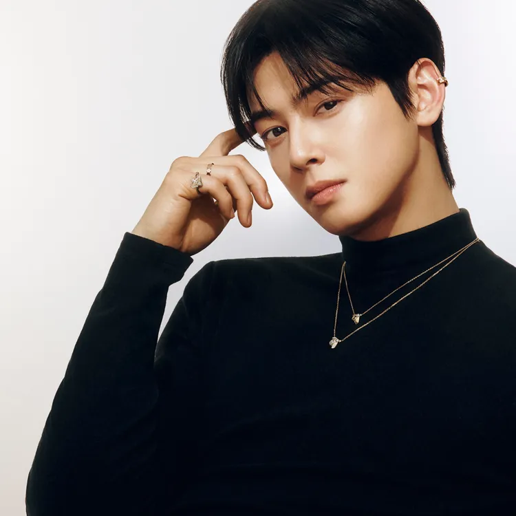 CHAUMET分享車銀優佩戴Bee de Chaumet珠寶新作的帥照。品牌提供