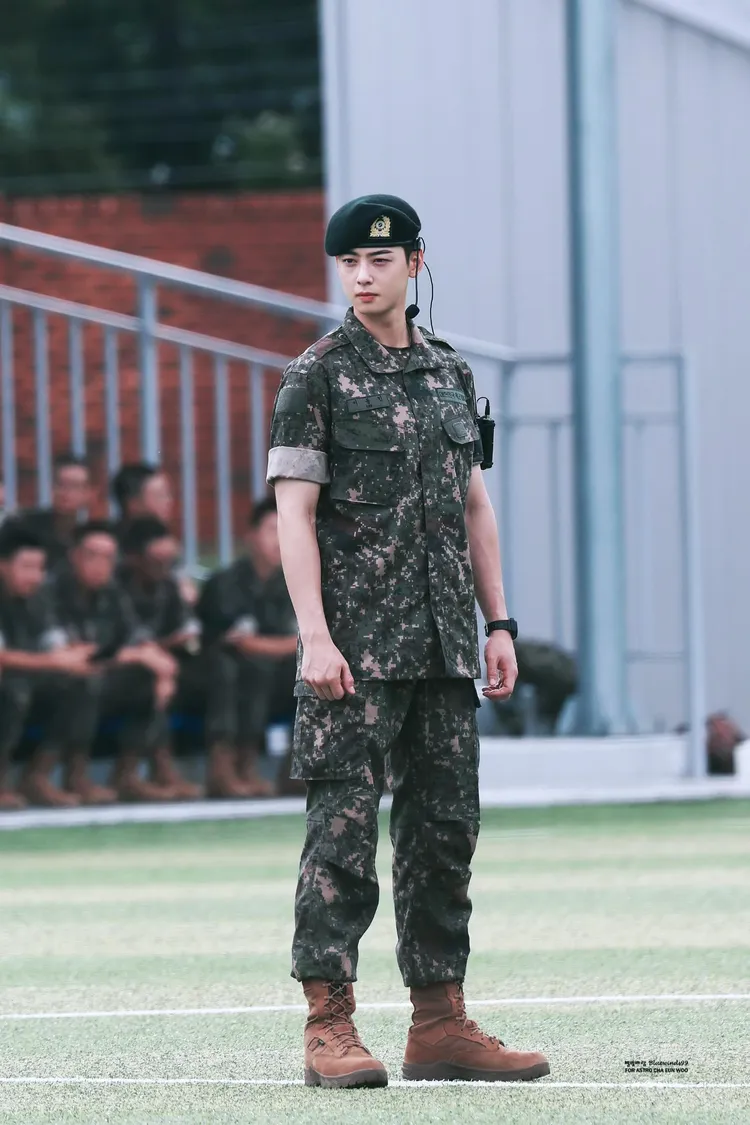 車銀優新兵結訓的帥到讓在場的媽媽們都暴動。翻攝Threads