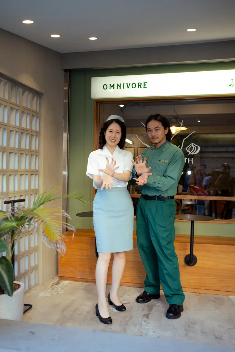 爆花（左）和楊銘威談起爸媽經頭頭是道。文策院、四方四隅提供