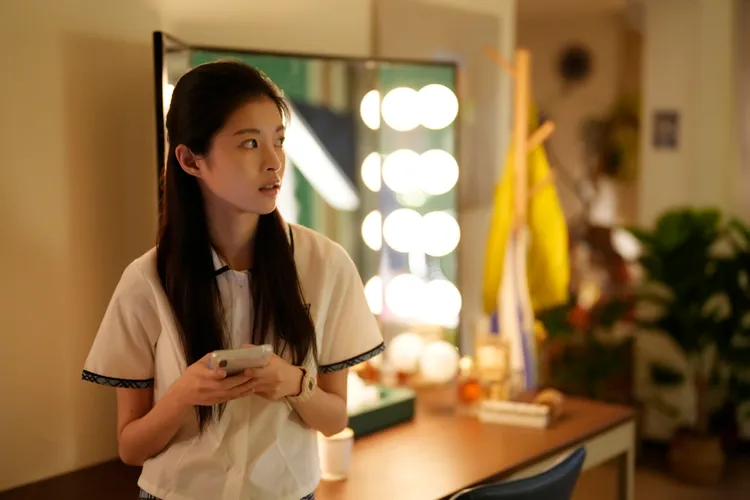 詹子萱飾演雙胞胎妹妹「莉莉」，性格壓抑內斂。晴天影像提供