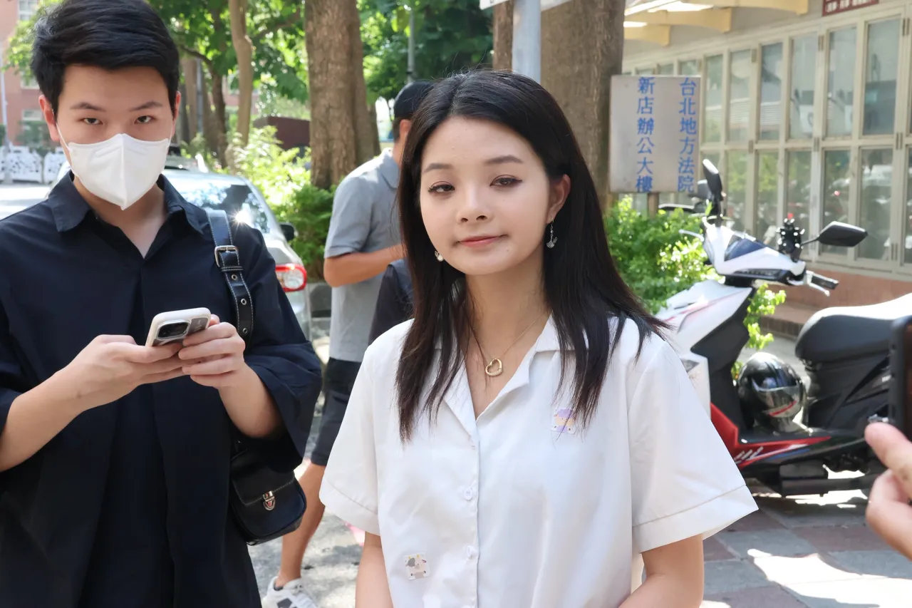 应晓薇大女儿应佳妤颜值颇高。庄宗达摄