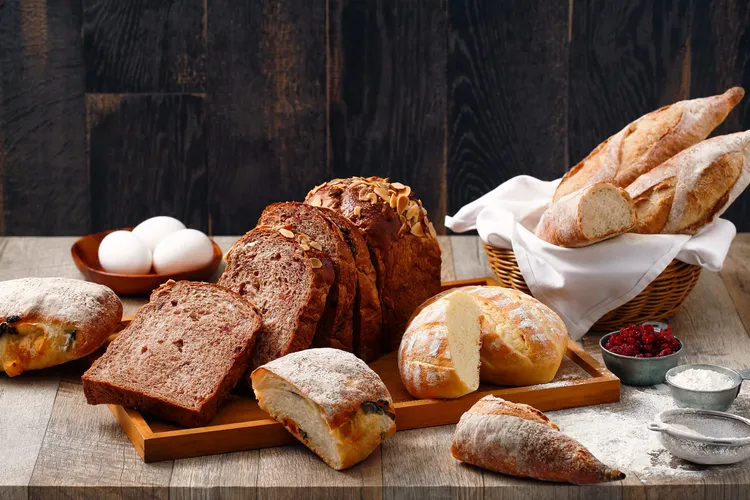 即日起至10/1單筆滿499元贈原味法國麵包。業者提供