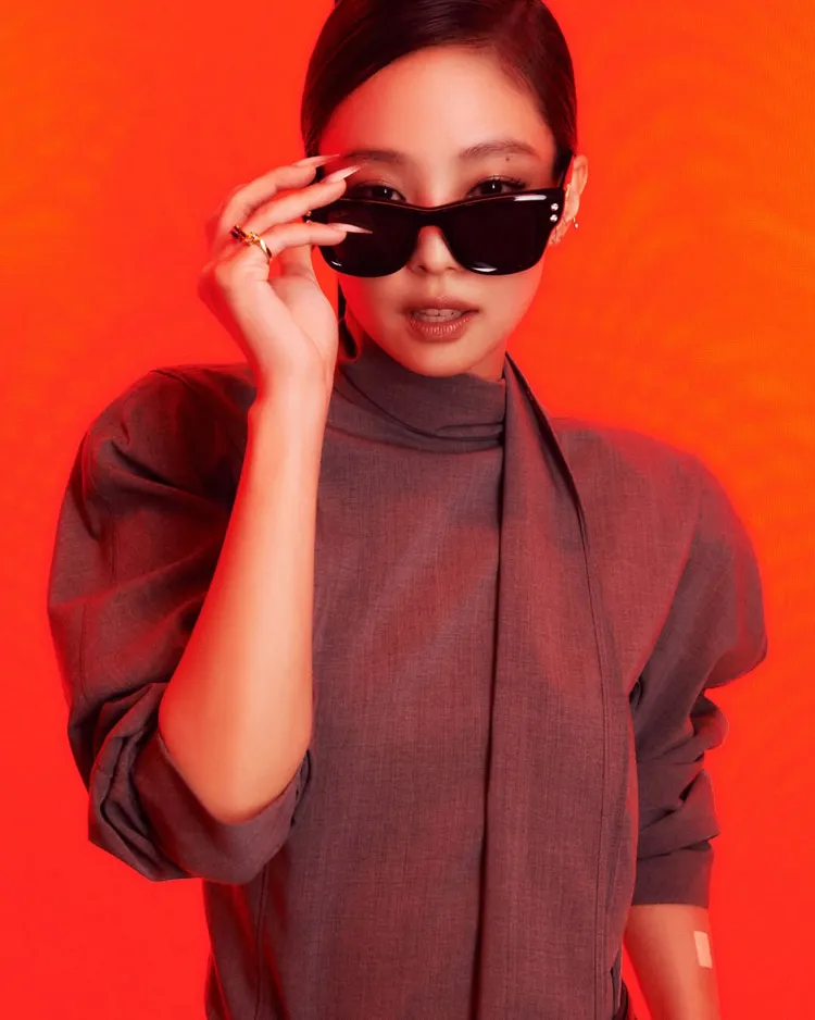 Jennie投入Ray-Ban墨鏡的懷抱。翻攝Ray-Ban IG