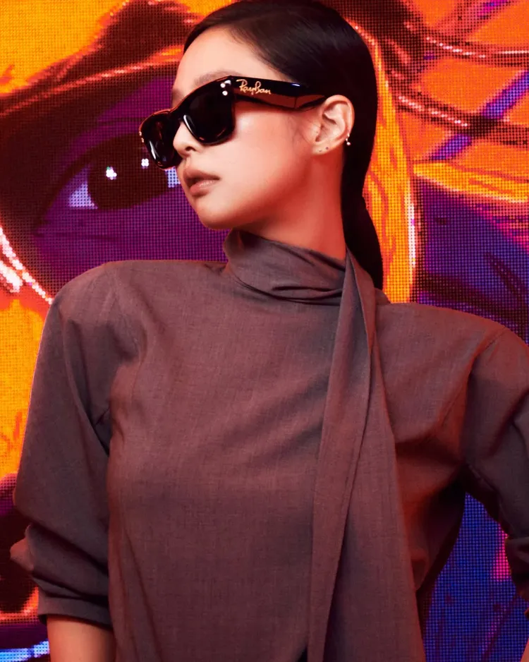 Jennie戴起Ray-Ban墨鏡超有氣場。翻攝Ray-Ban IG
