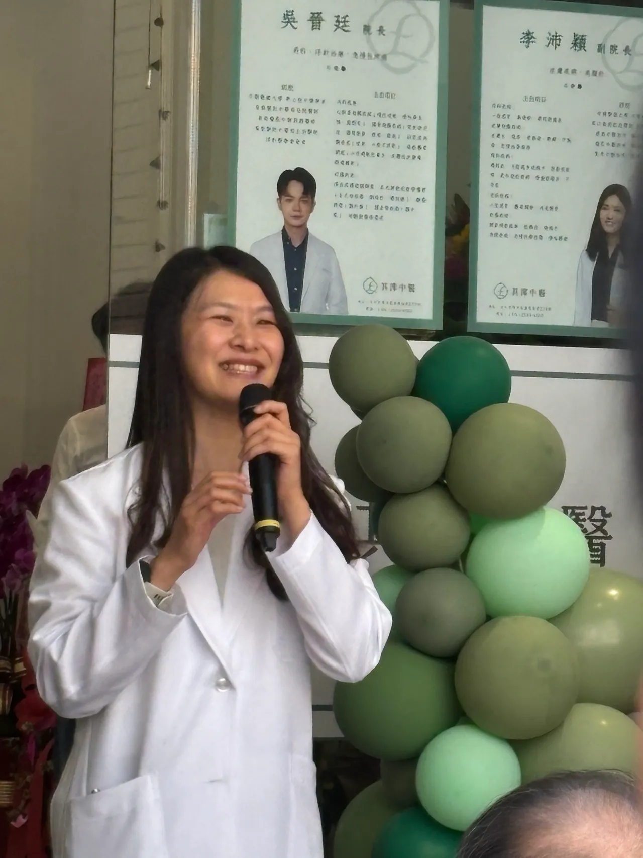 林亲怡医师返乡创办其泽中医诊所,初衷即是「返乡照顾亲友长辈及同窗」。民众提供