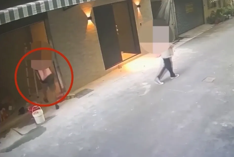 周男行窃遭监视器拍下。警方提供