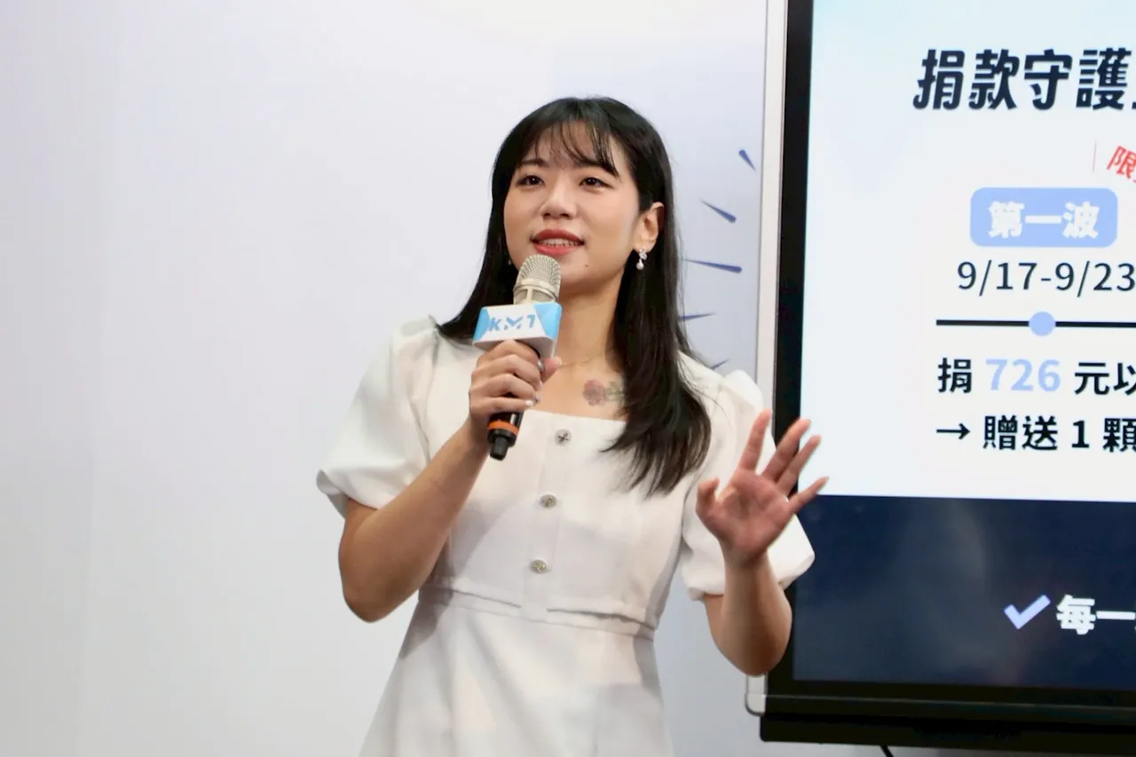 國民黨今(4)日召開「萊爾校長實體化來了!募款小物限量發布」記者會。發言人楊智伃表示,只要捐款就可以獲得「萊爾校長紓壓球」,且這波募款小物總額只有3千份,數量有限,售完為止。國民黨提供