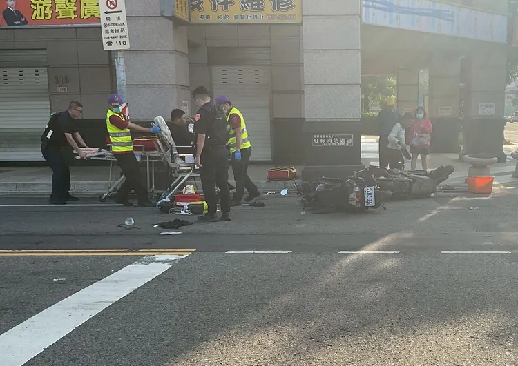 警消到場協助送醫。中壢警分局提供