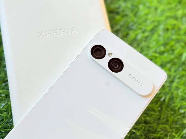 Sony Xperia 10 VII機身採用霧面質感背蓋搭配全新橫式相機模組，帶來煥然一新的新氣象。趙筱文攝