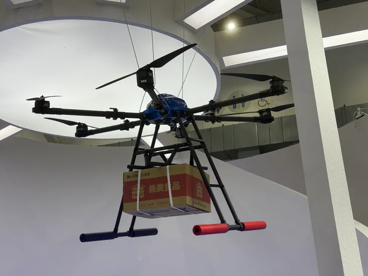 盟立與義美、新代共同成立鞍新盟機器人製造公司，開發無人機、人形機器人與機械狗等產品。呂承哲攝