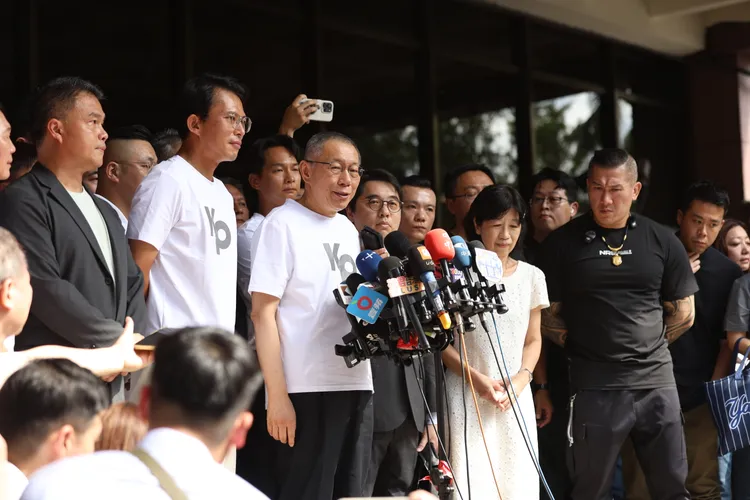 柯文哲交保 北檢外發表談話。彭欣偉攝