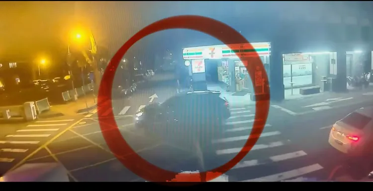 朱男開著保時捷豪車肇事逃逸，警方在家中找到朱男，酒測值明顯超標。翻攝照片