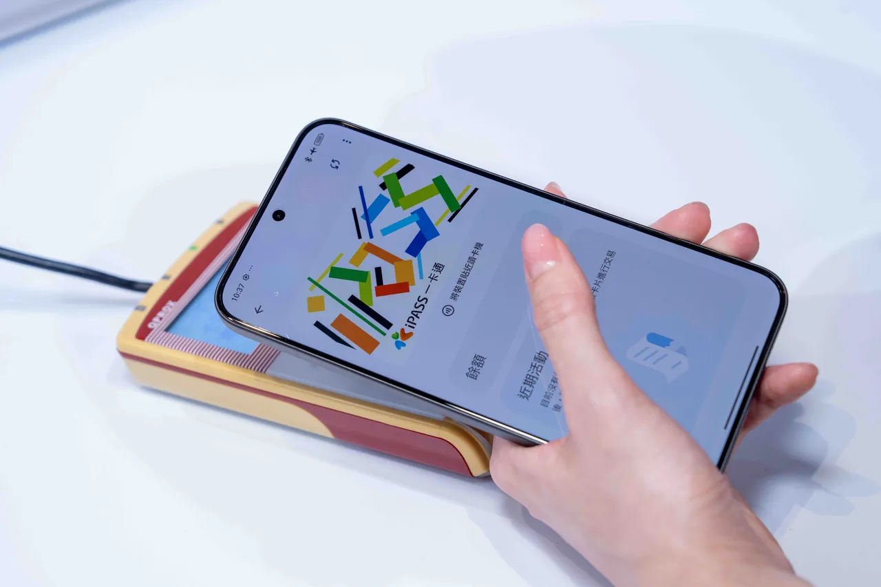 小米与Google再度携手合作,将搭载iPASS一卡通服务。小米