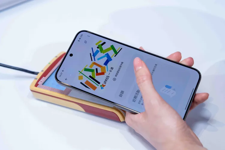 小米與Google再度攜手合作，將搭載iPASS一卡通服務。小米