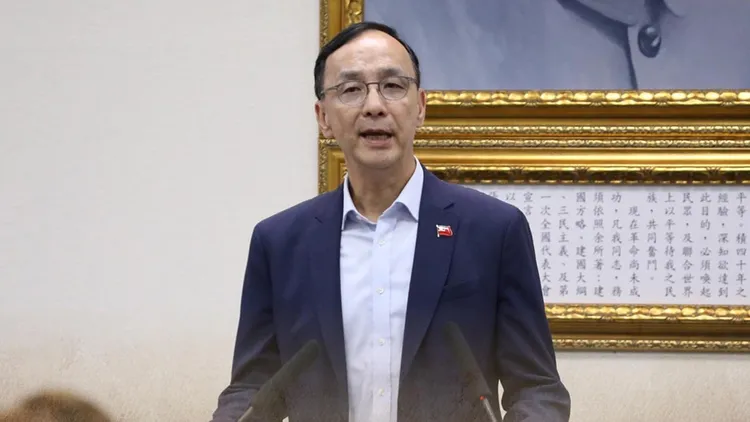 國民黨主席朱立倫稱，賴清德再不悔悟，紓壓球會賣更好。翻攝自朱立倫臉書