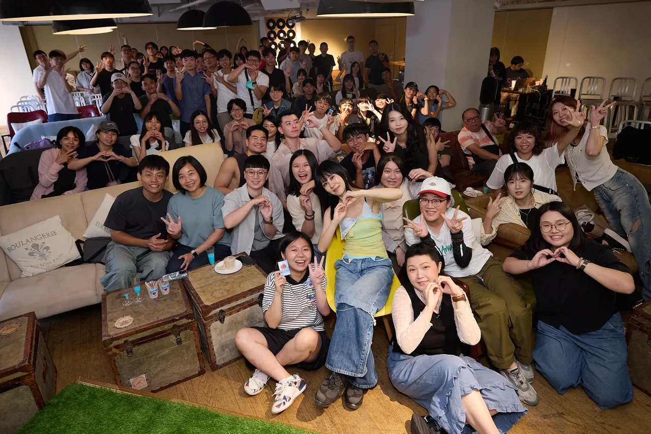 白安与粉丝一同野餐、分享音乐。相信音乐提供