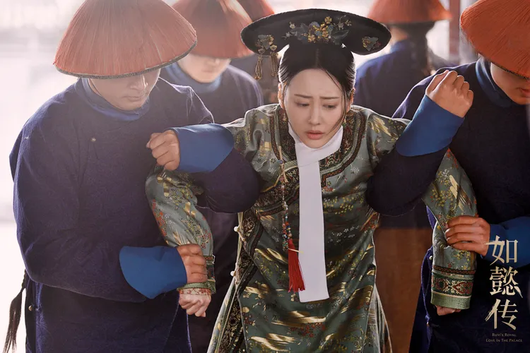 李純在《如懿傳》飾演反派炩貴妃，下場悽慘。劇照
