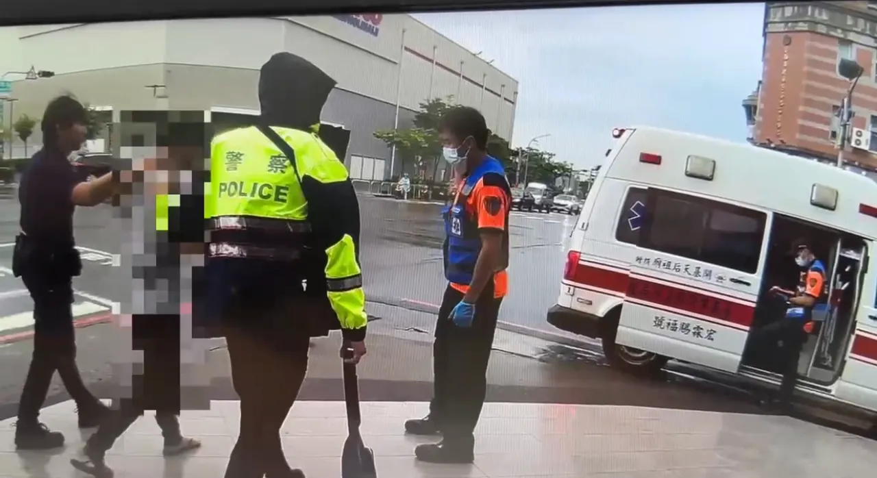 警方在欧男车上起出「丧尸烟弹」,询后依公共危险、毒品罪嫌送办。民众提供